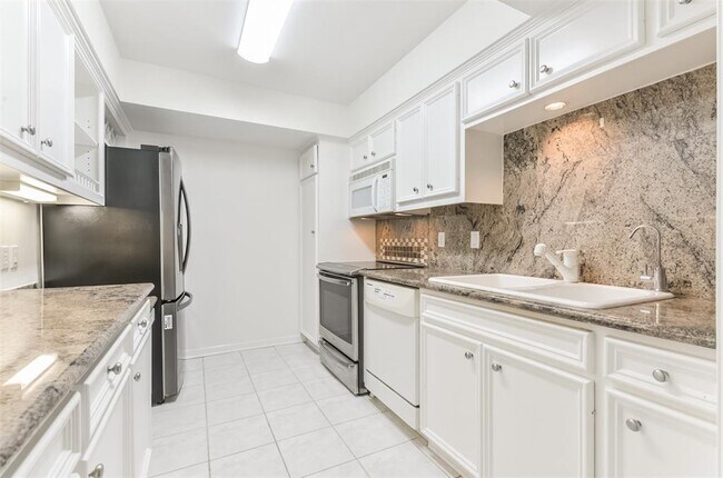 Building Photo - 14341 Misty Meadow Ln