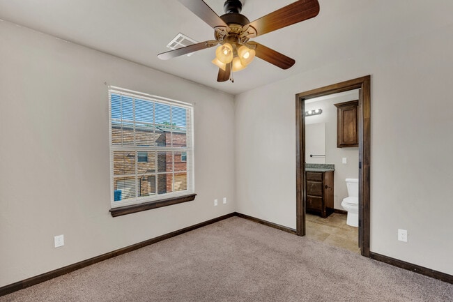 Building Photo - 14 NE 7th St