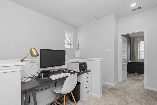 Building Photo - 5426 Oriente Ln