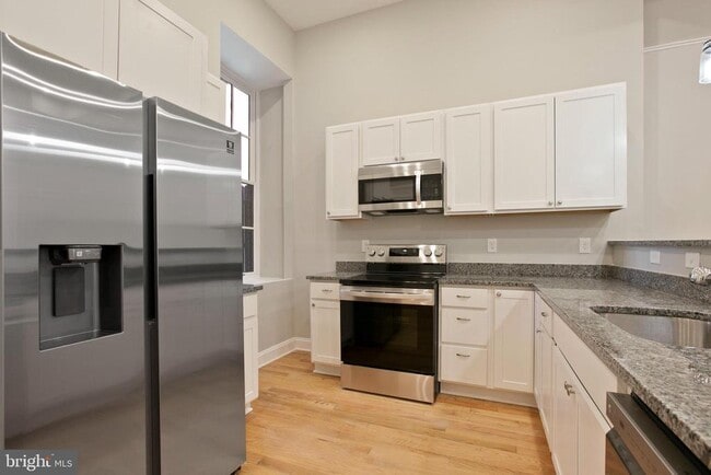 Building Photo - 106 W Saratoga St