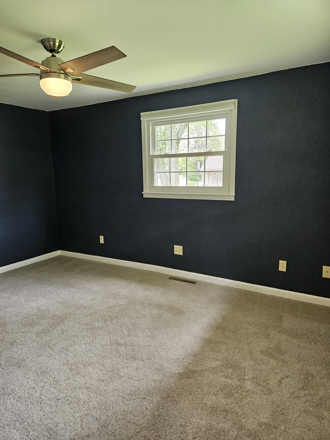 Building Photo - 38 Edenhurst Dr