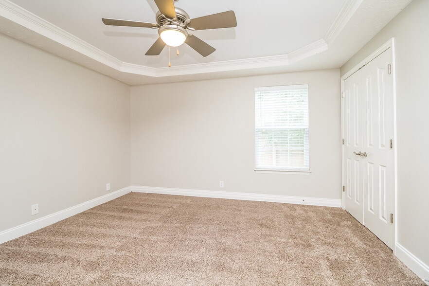 Building Photo - 417 Titans Cir