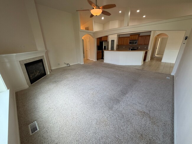 Building Photo - 435 NE Greystone Loop