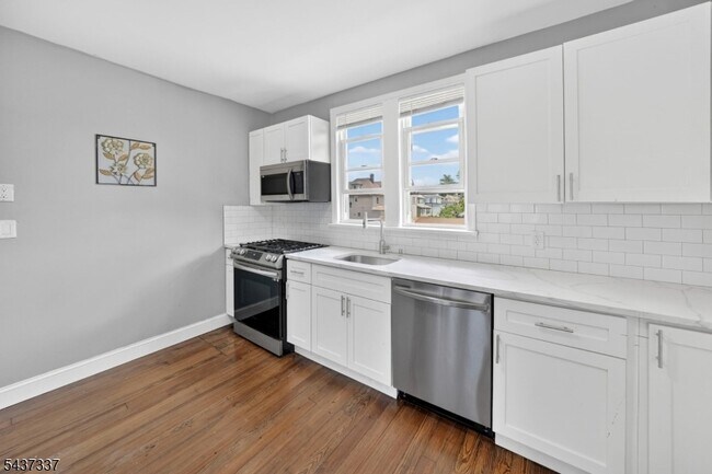 Building Photo - 86 Curie Ave