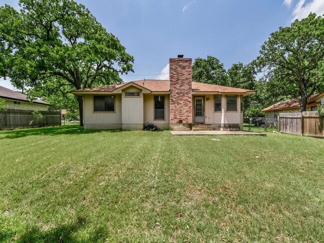 Building Photo - 506 Lakeway Dr