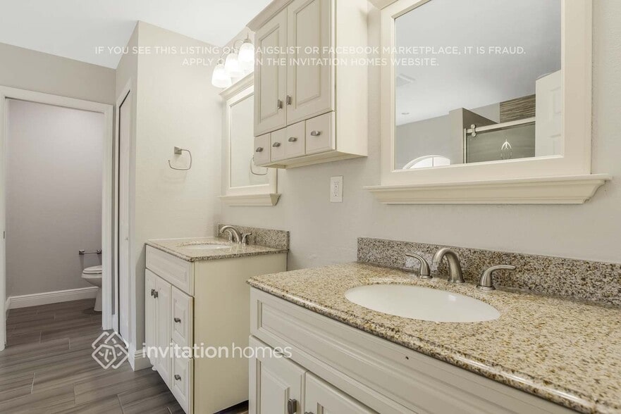 Building Photo - 1146 Lake Biscayne Way
