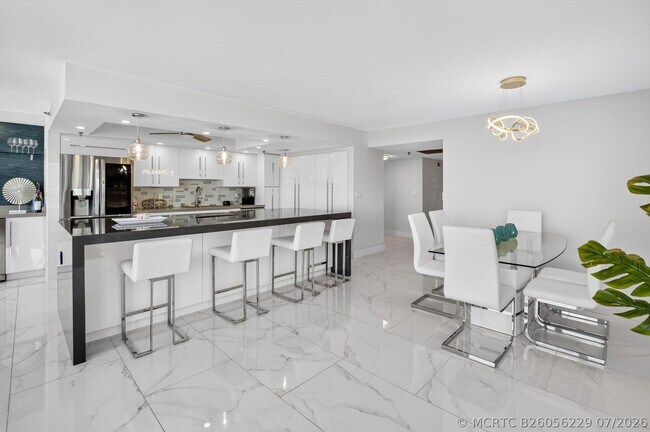 Building Photo - 3115 S Ocean Blvd