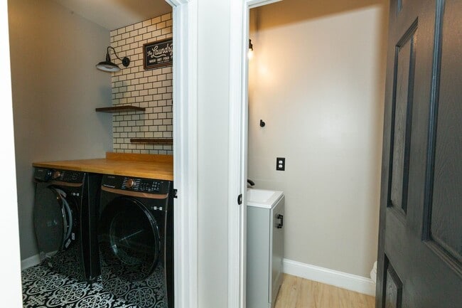 Building Photo - 4 bed, 2.5 bath Single Family Home in Char...