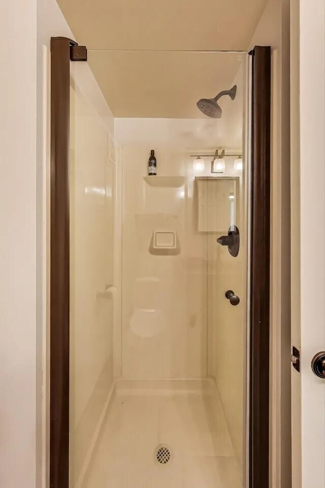bathroom 2 shower - 25 Shoreline Rd
