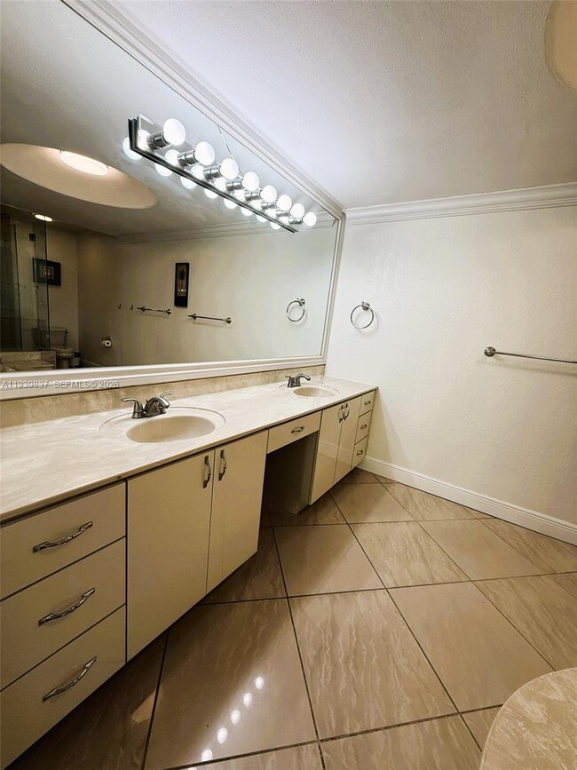 Building Photo - 16005 Kingsmoor Way