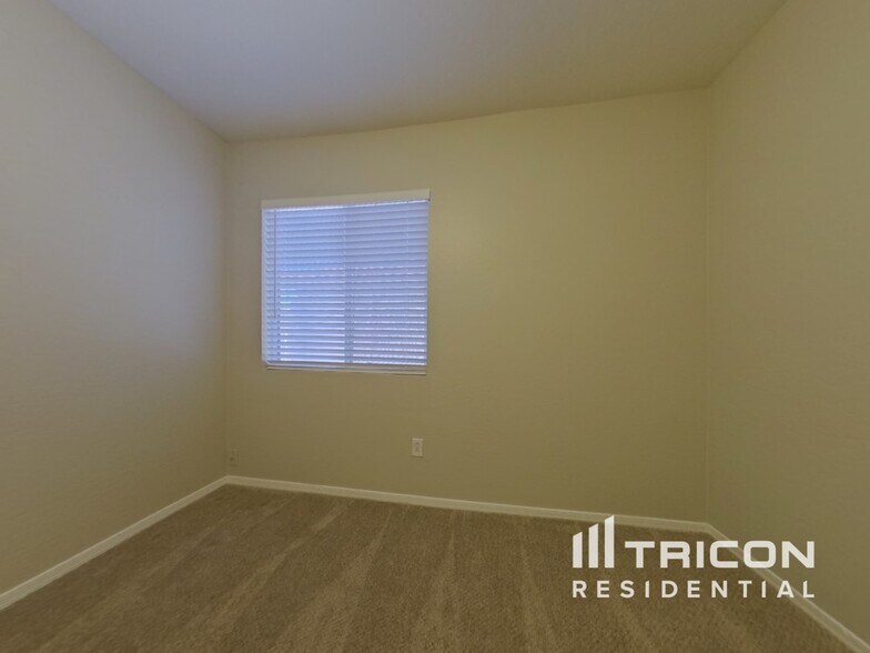 Building Photo - 20 N 220th Ln
