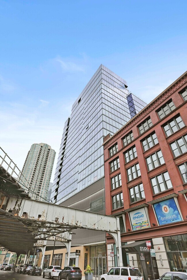 Building Photo - 226 W Hubbard St