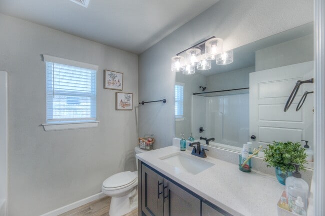 Building Photo - 1422 E 149th Pl S