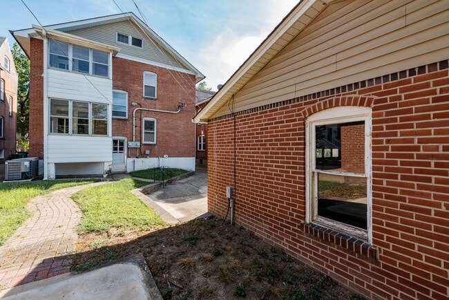 Building Photo - 6615 San Bonita Ave