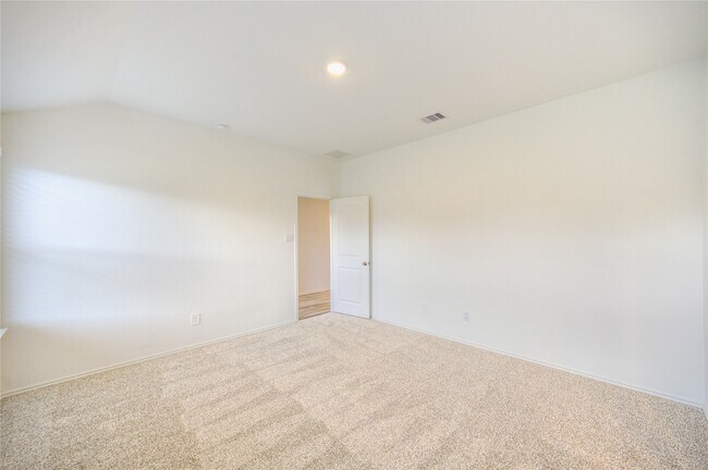 Building Photo - 5618 Redstone Gardens Dr