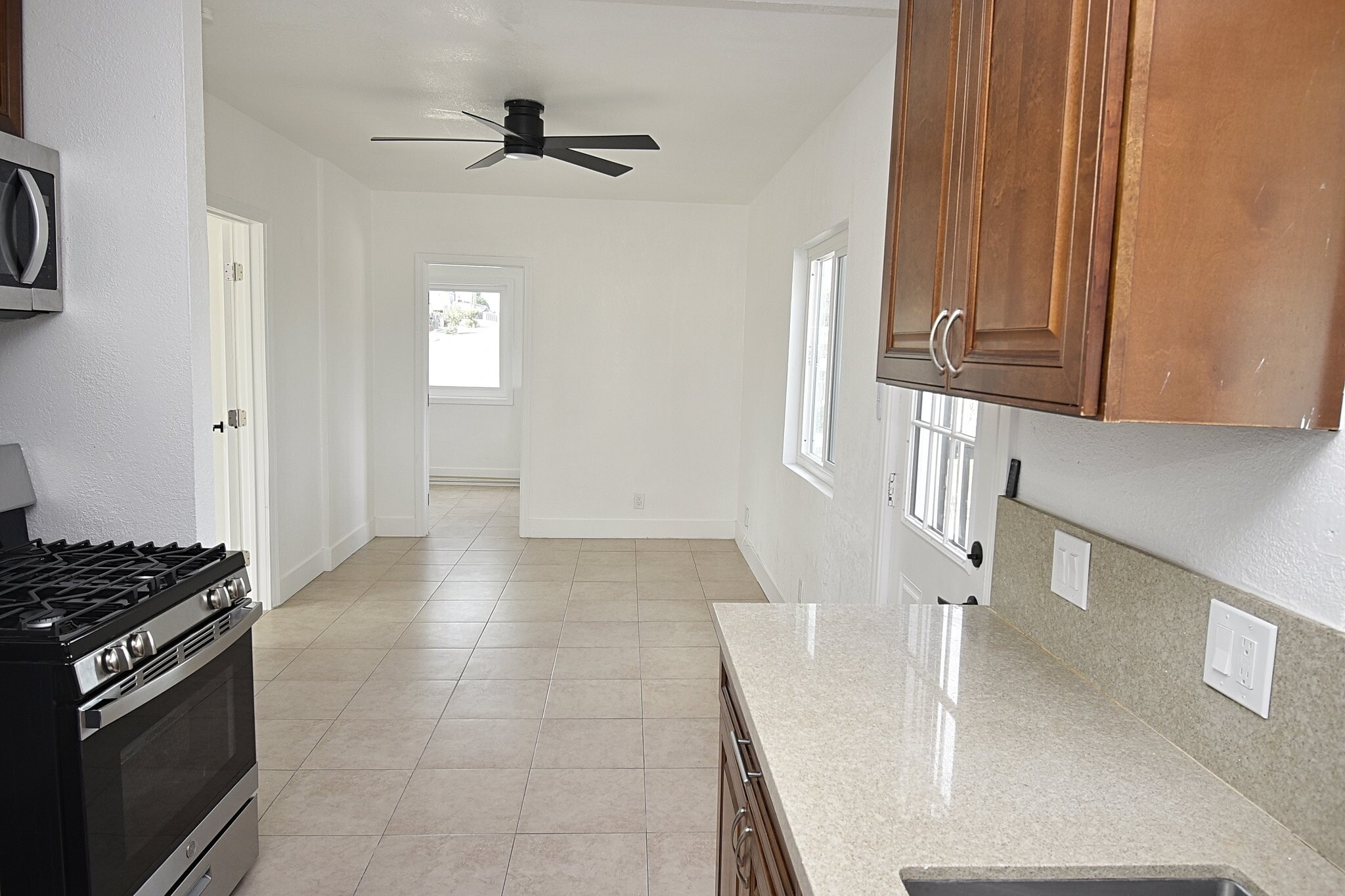 Building Photo - 2096 Franklin Ave