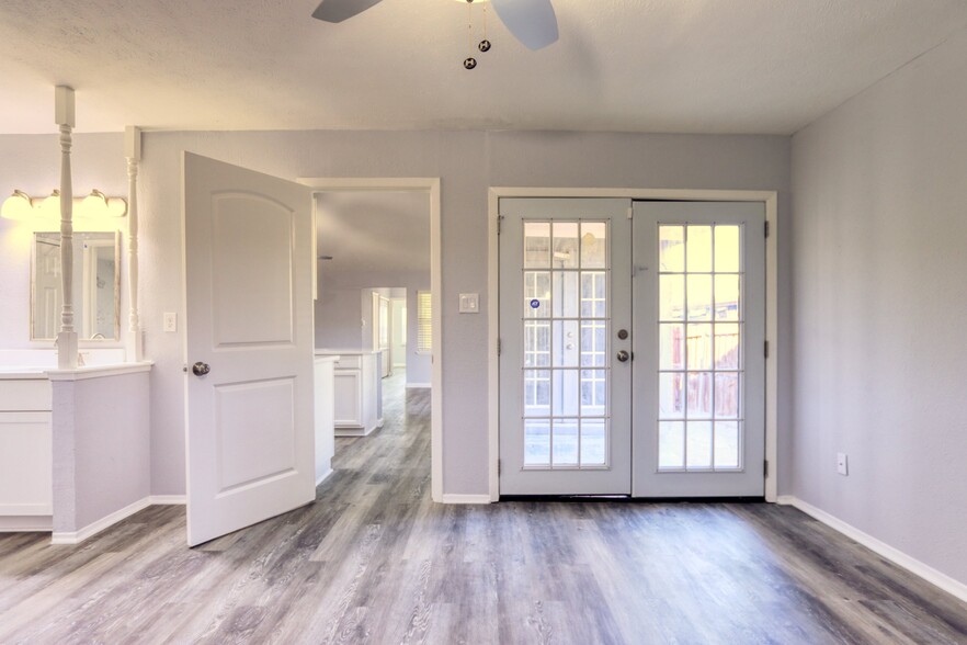 Building Photo - 6028 Dooley Dr