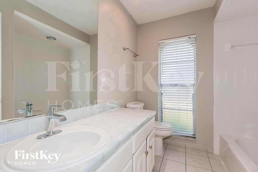 Building Photo - 244 Birch Ln