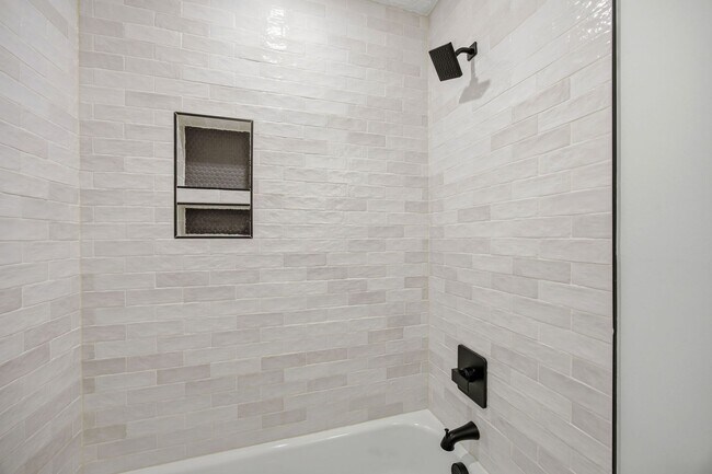 Building Photo - Fully Renovated 3 Bed / 2 Bath Ranch Near Downtown Raleigh & the Greenway!