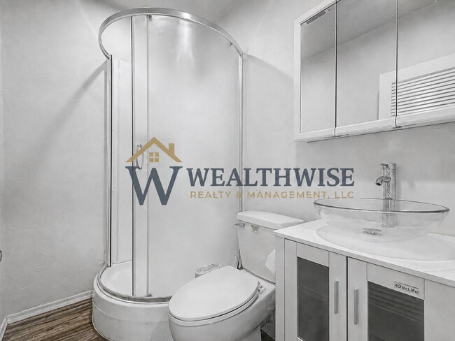 Building Photo - Private Studio Casita Near the University of Arizona Private gated covered parking!