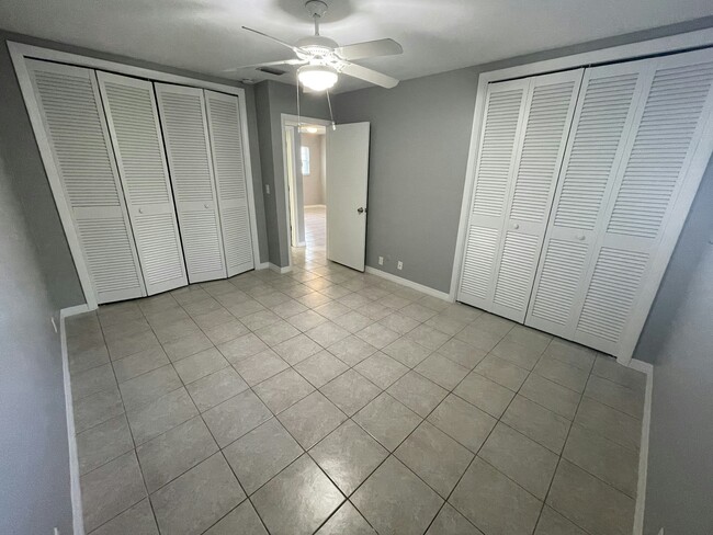 Building Photo - 1433 S Belcher Rd