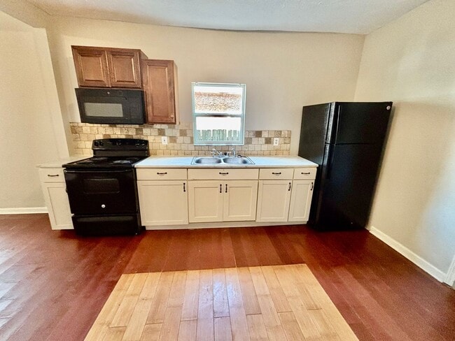 Building Photo - Beautiful Home In Kenwick with Potential 4...