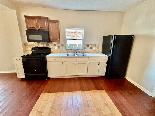Building Photo - Beautiful Home In Kenwick with Potential 4th Bedroom!