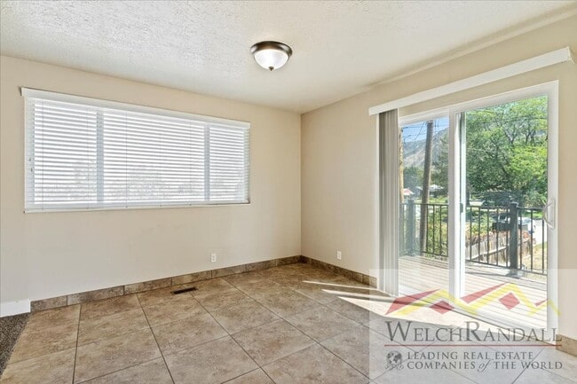 Building Photo - 2 Bedroom 1 Bath Ogden Duplex