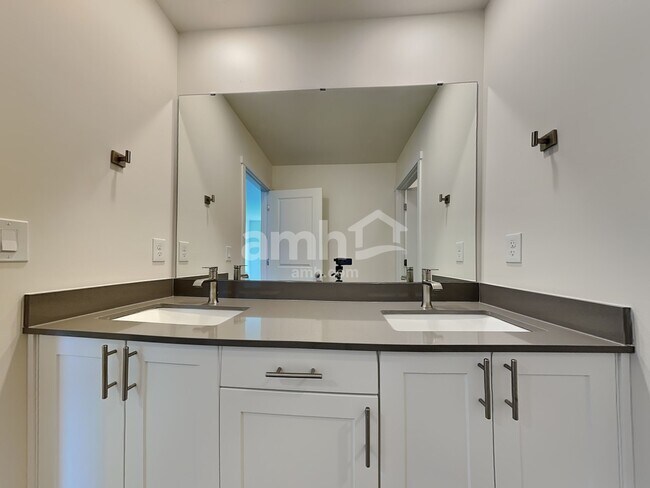 Building Photo - 7703 Verona Lp SW
