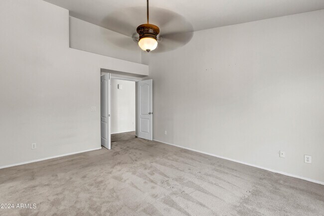 Building Photo - 1113 E Betsy Ln