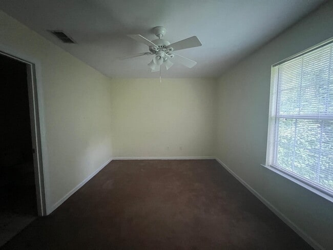 Building Photo - 3051 Camelliawood Cir E