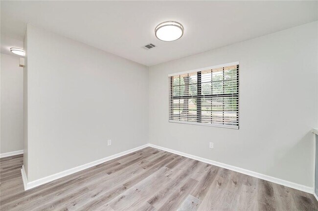 Building Photo - 355 Santa Fe Trail