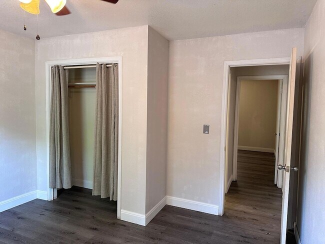 Building Photo - 298 Lamaloa Ln