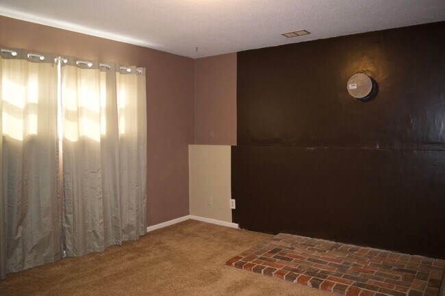 Building Photo - Great 3 Bed 2 Bath House!