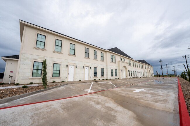 Building Photo - 3229 E Grimes St