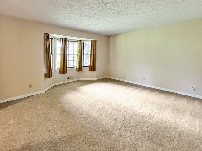 Building Photo - 2491 Annandale Dr