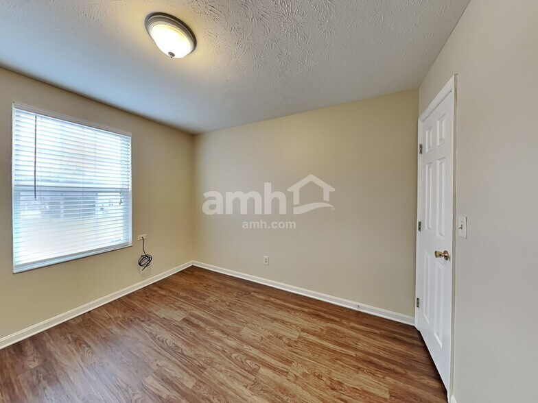 Building Photo - 51 Clearview Ln