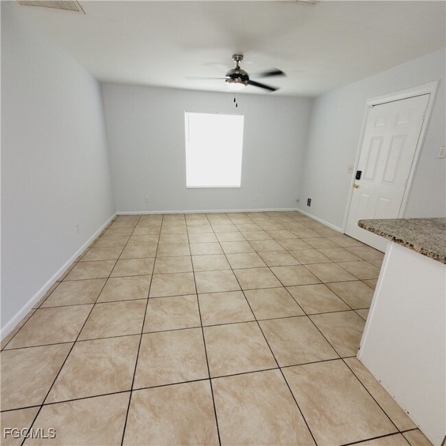 Building Photo - 2433 Lola Ave S