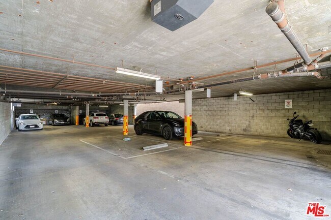 Building Photo - 11063 Cumpston St