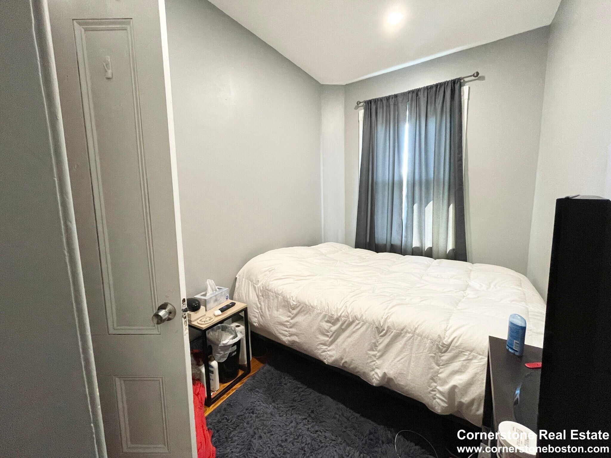 Building Photo - 18 Sunset St