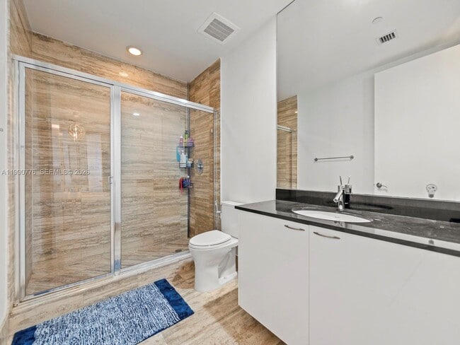 Building Photo - 15901 Collins Ave