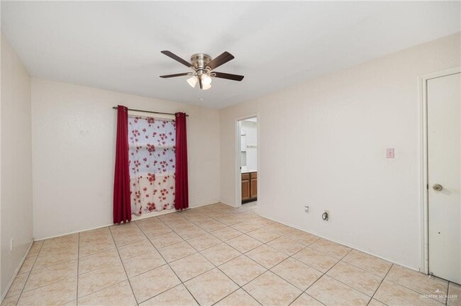 Building Photo - 15 Evergreen Ave