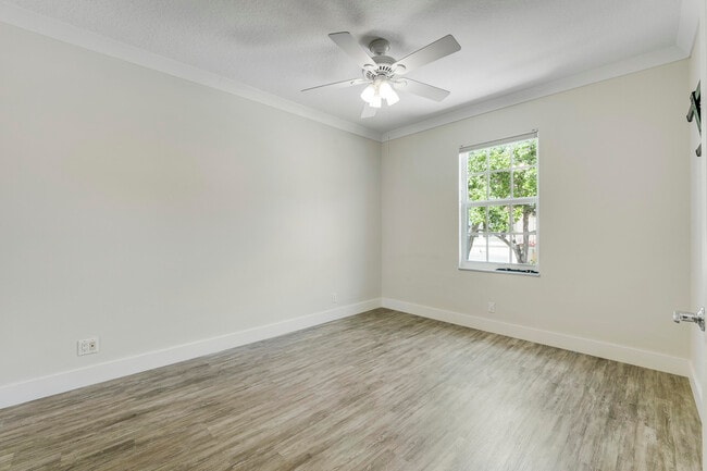 Building Photo - 2052 Tarpon Lake Way