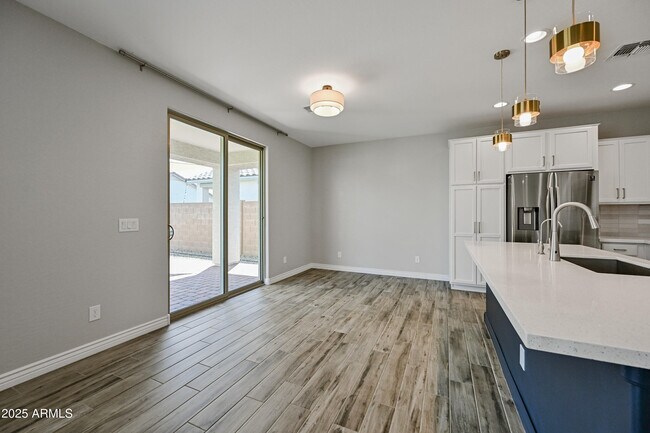 Building Photo - 14435 W El Cortez Pl