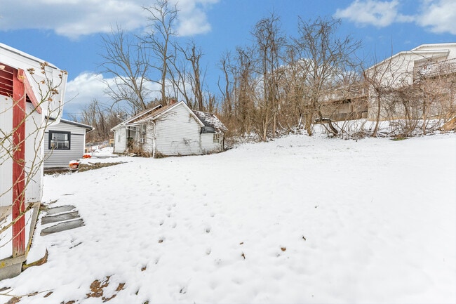 Building Photo - 911 Montrose Ave