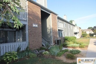Building Photo - 9006 Tamarron Dr
