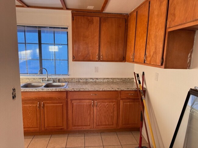 Building Photo - 13584 Yakima Rd