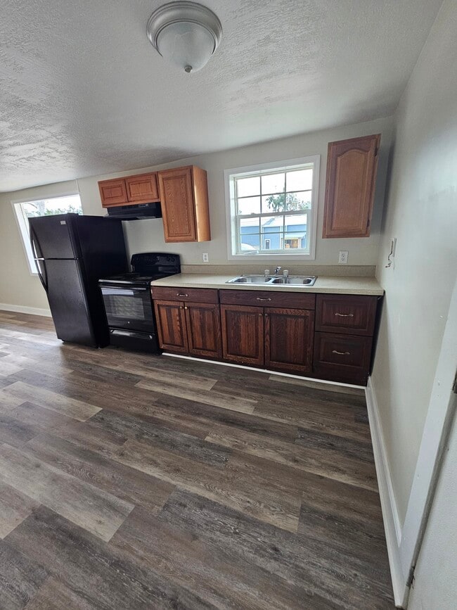 Building Photo - 1343 E Duval St