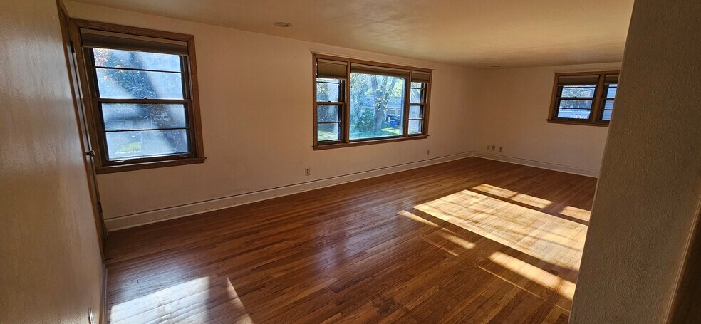 Building Photo - 703 S Locust St