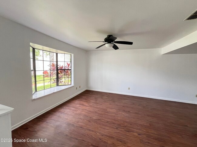 Building Photo - 2116 Manor Dr NE